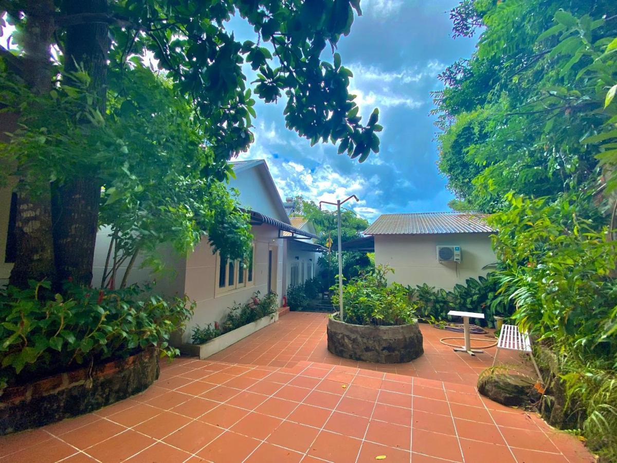 Ngoc Hanh Bungalow Дуонг-Донг Экстерьер фото